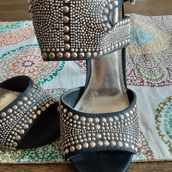 Steve Madden Gold and Black Size 6 High Heels - Picture 4 of 8